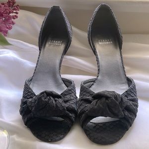 Stuart Weitzman black leather “snakeskin” kitten heels. Size 8.5M.